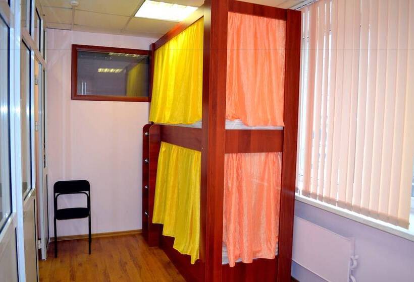 تختخواب در اتاق مشترک, Nerazluchniki   Hostel