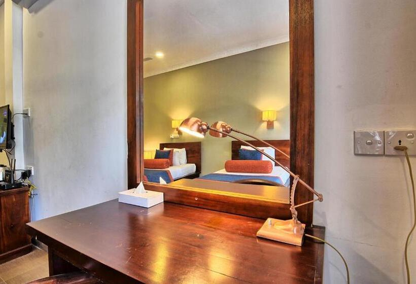 חדר דלוקס לשלושה, Oak Ray Ella Gap