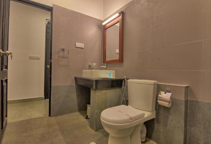 חדר דלוקס לשלושה, Oak Ray Ella Gap