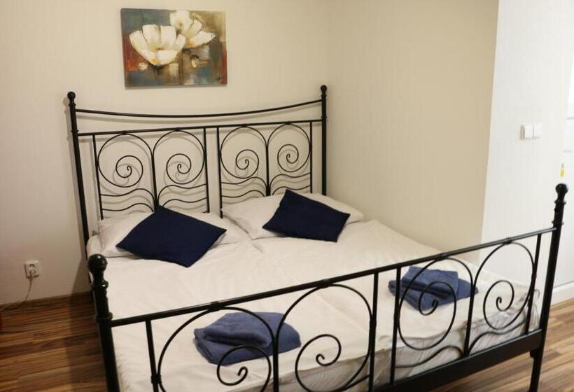 اتاق راحتی, Penzion 4 Dvory