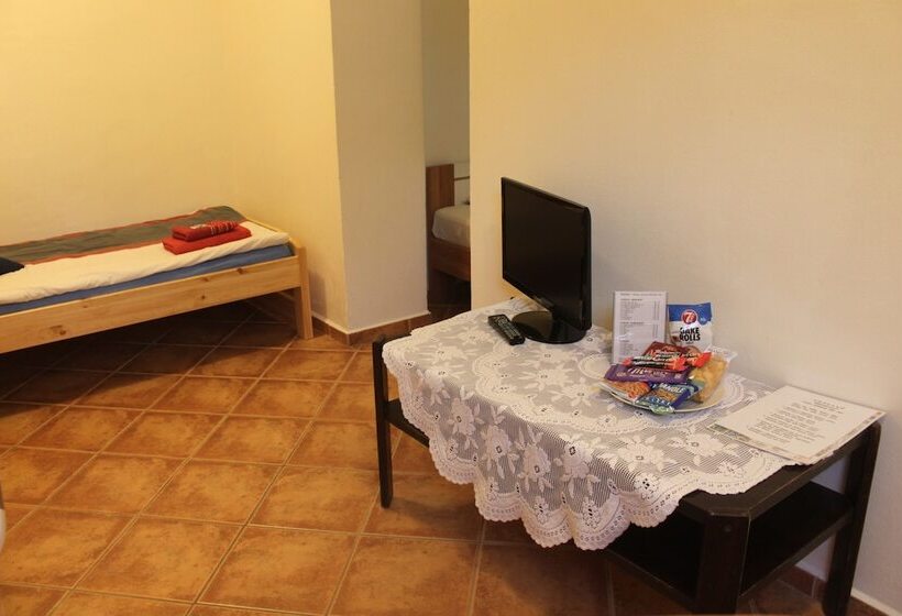 استودیوی استاندارد, Penzion 4 Dvory