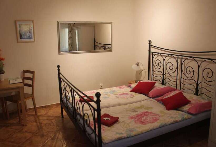 استودیوی استاندارد, Penzion 4 Dvory