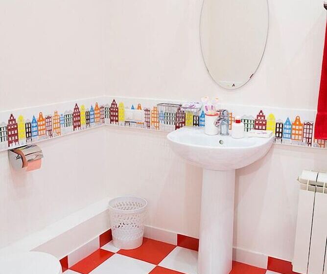 اتاق استاندارد, Red