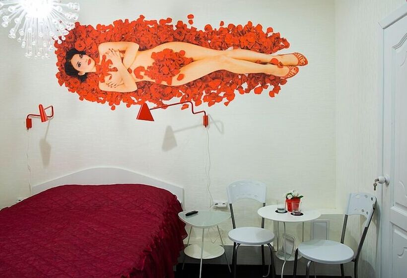 اتاق استاندارد, Red