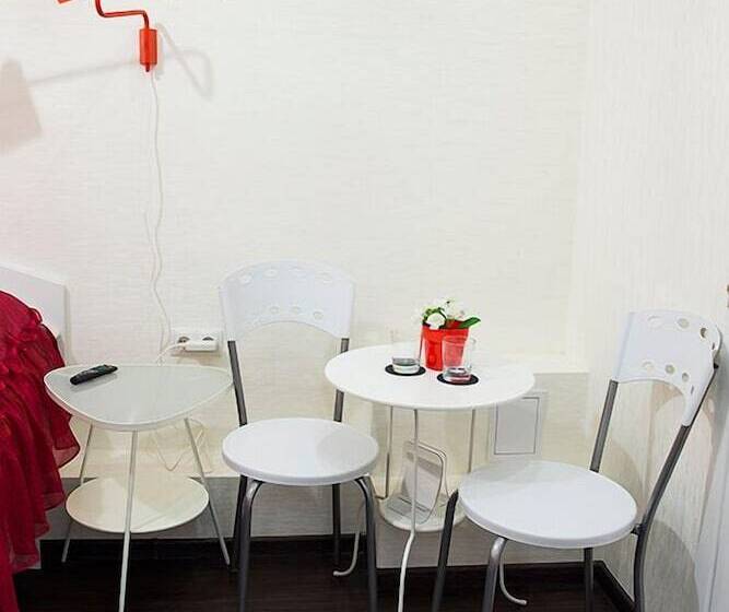 اتاق استاندارد, Red