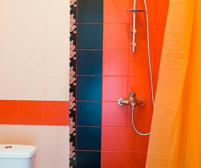 اتاق استاندارد یک نفره, Red