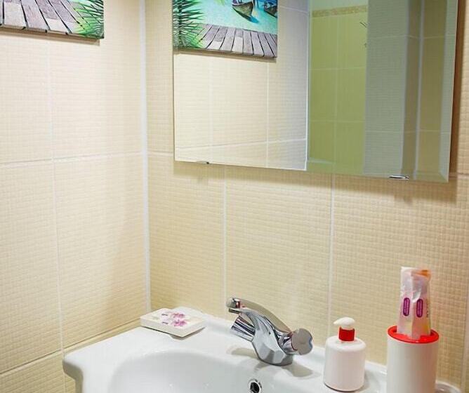 اتاق سوپریور با وان آب گرم, Red