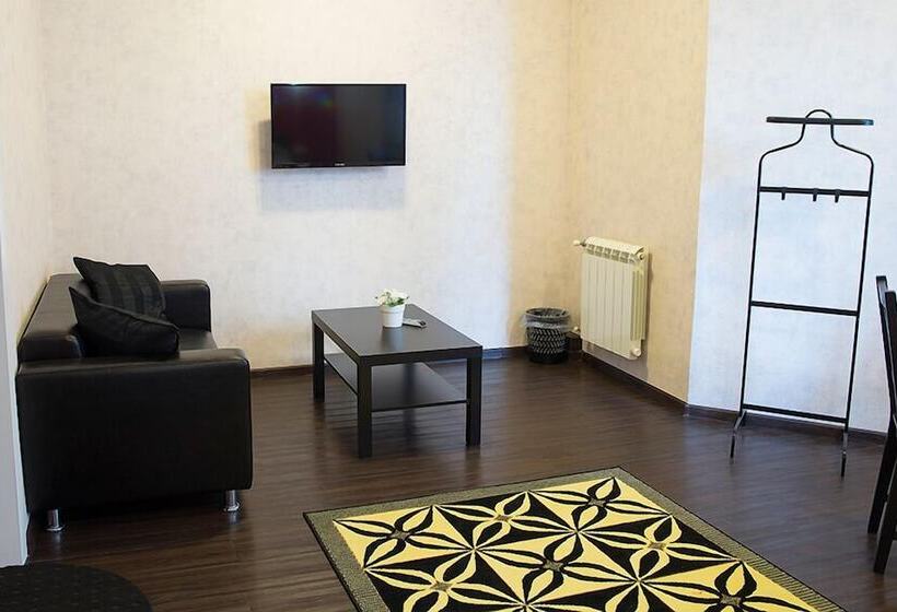 اتاق سوپریور با وان آب گرم, Red