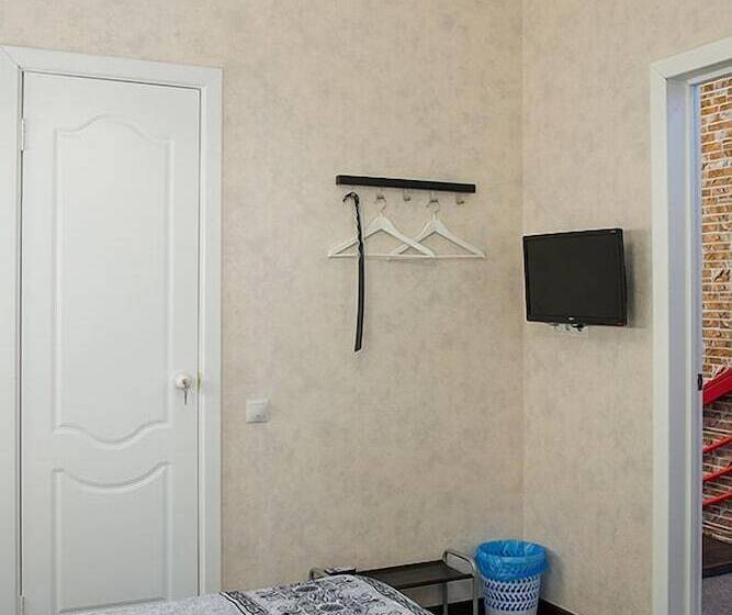 اتاق استاندارد, Red