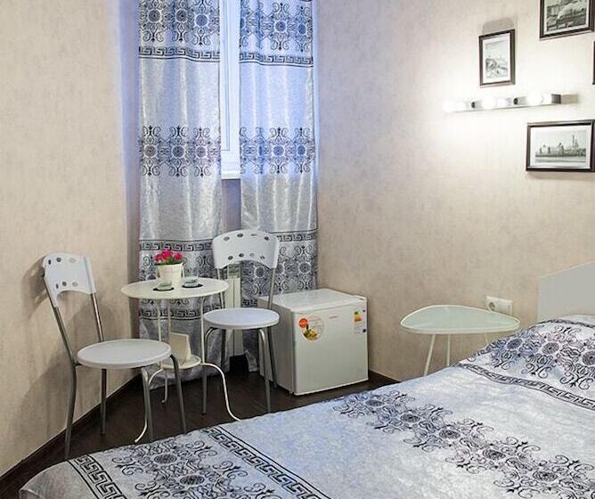 اتاق استاندارد, Red