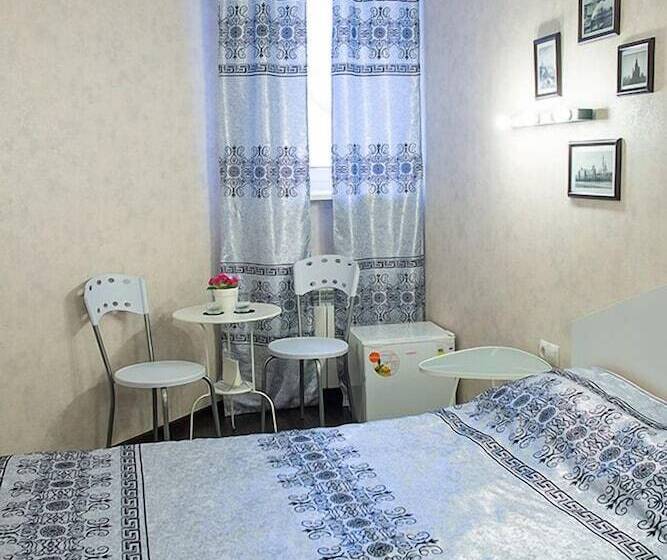 اتاق استاندارد, Red