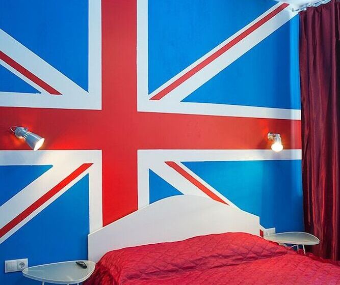 اتاق استاندارد, Red