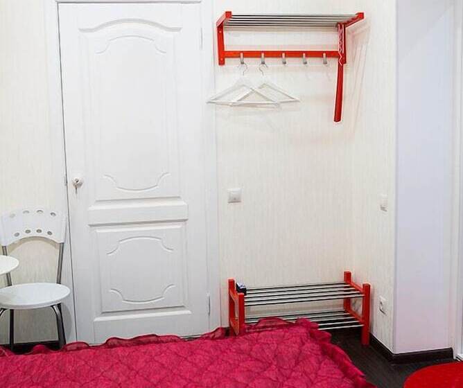 اتاق استاندارد, Red