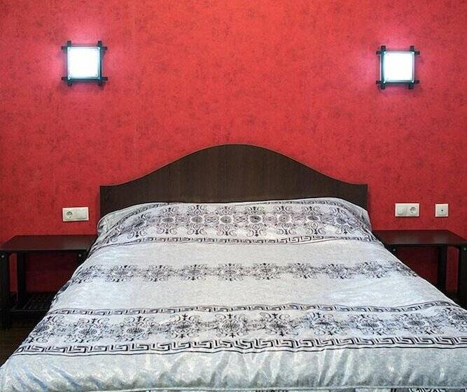 اتاق سوپریور با وان آب گرم, Red