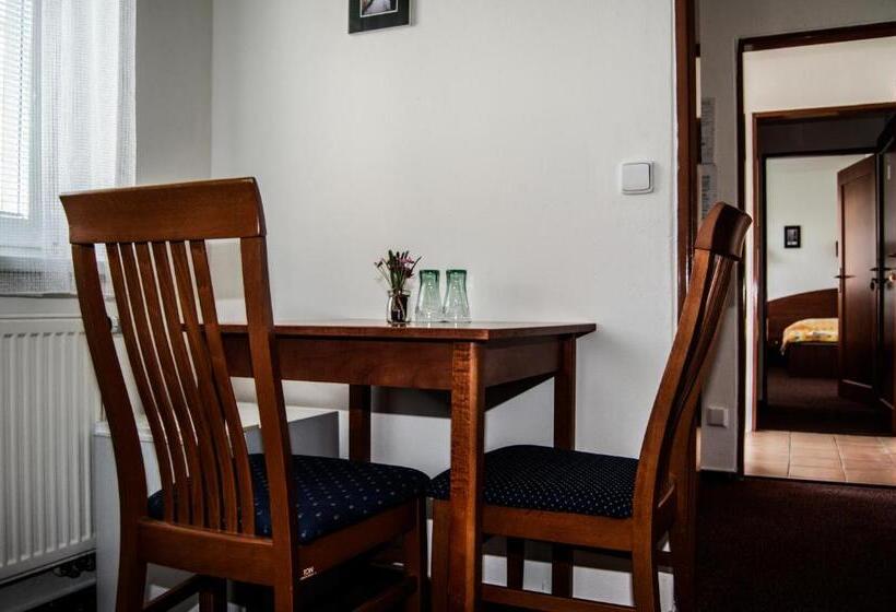 اتاق استاندارد, Restaurace A Penzion Garnet