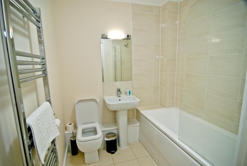 شقة غرفتين, Room & Roof