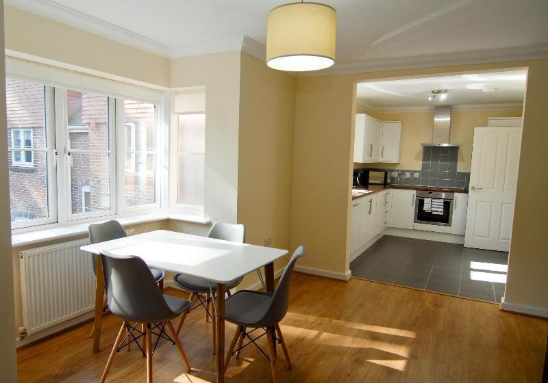 شقة غرفتين, Room & Roof