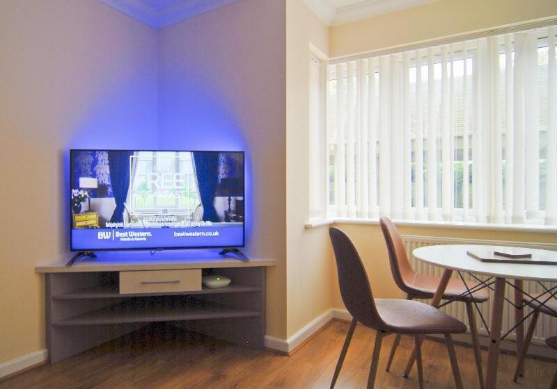 شقة غرفتين, Room & Roof