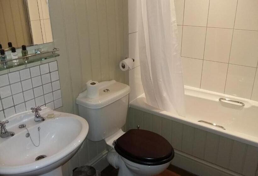 חדר משפחתי, The Huntsman Inn