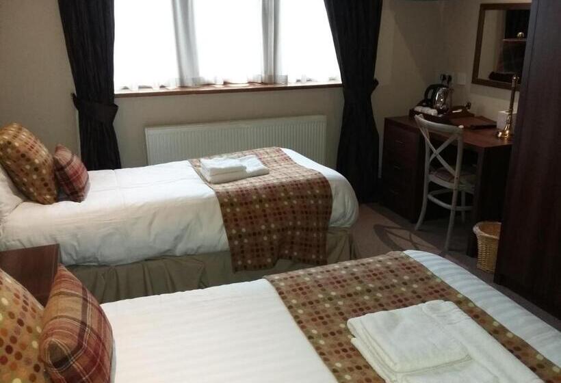 חדר משפחתי, The Huntsman Inn