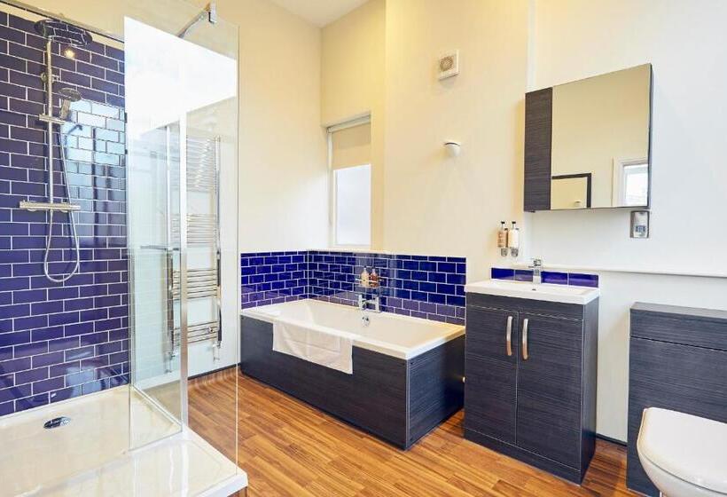 Номер Deluxe, The Old Coffee Tavern