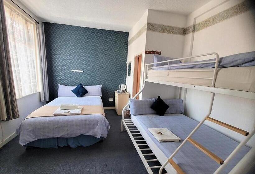 패밀리 룸, The Woodland