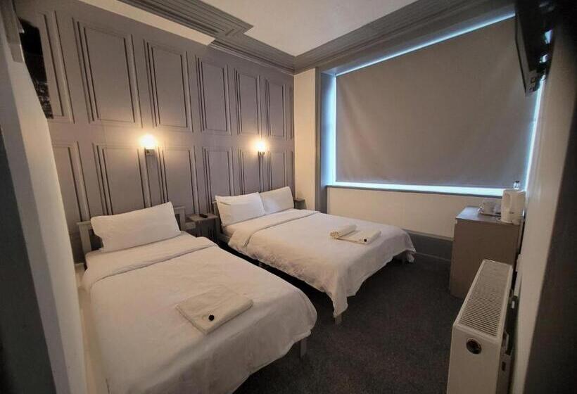 스탠다드 트리플 룸, The Woodland