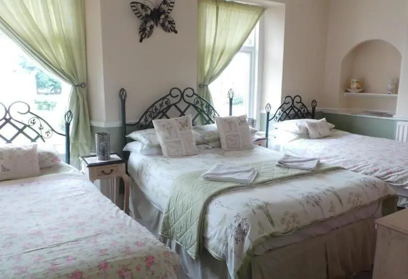 Standard Neljän Hengen Huone, Tynedale Guest House