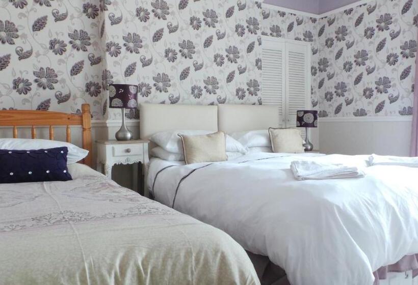 غرفة قياسية ثلاثية, Tynedale Guest House