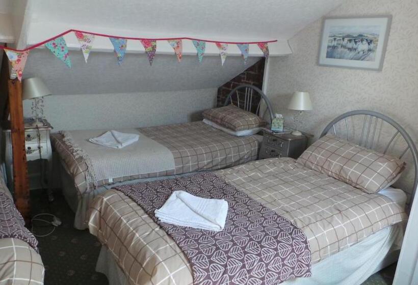 غرفة قياسية ثلاثية, Tynedale Guest House