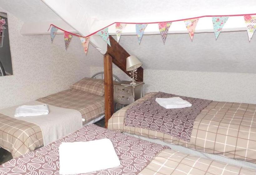 غرفة قياسية ثلاثية, Tynedale Guest House