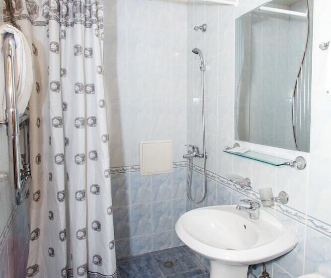 标准三人间, Zoremma