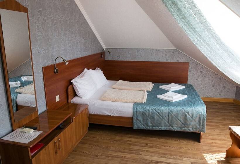 标准三人间, Zoremma