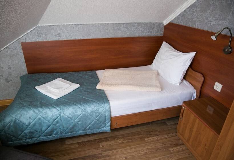 标准三人间, Zoremma