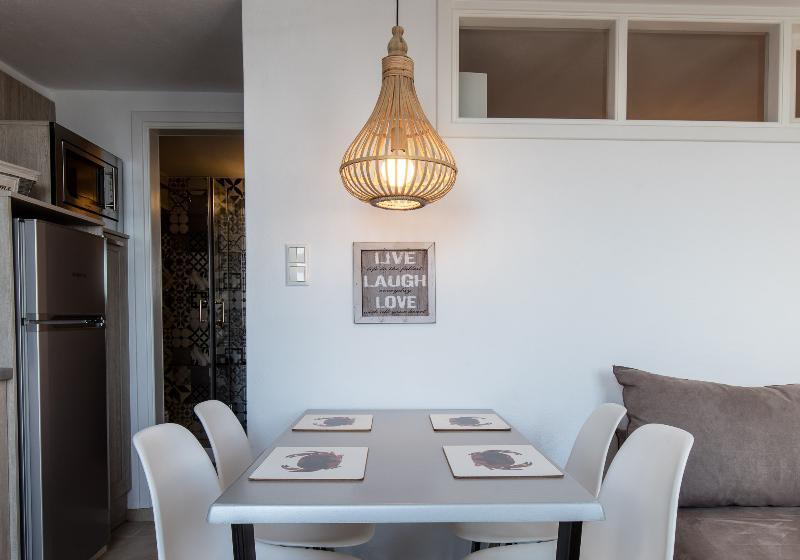 スタンダードスタジオ, Apricot & Sea