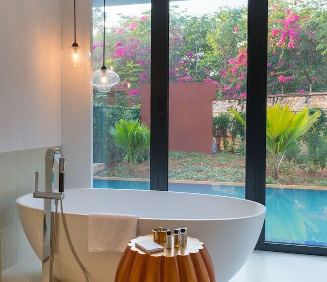 سوییت با استخر, Azaya Beach Resort