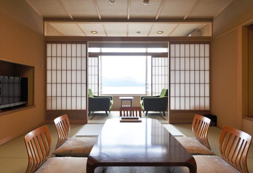 غرفة عائلية مطلّة علي البحر, Miyahama Grand