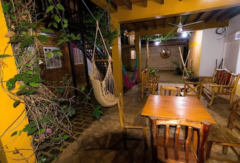 ファミリールーム, Posada Los Tajibos