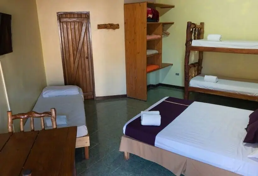 ファミリールーム, Posada Los Tajibos