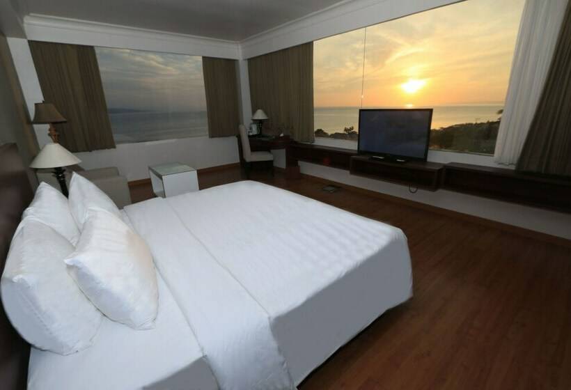 غرفة سوبيريور سرير ملكى, Santika Luwuk   Sulawesi Tengah