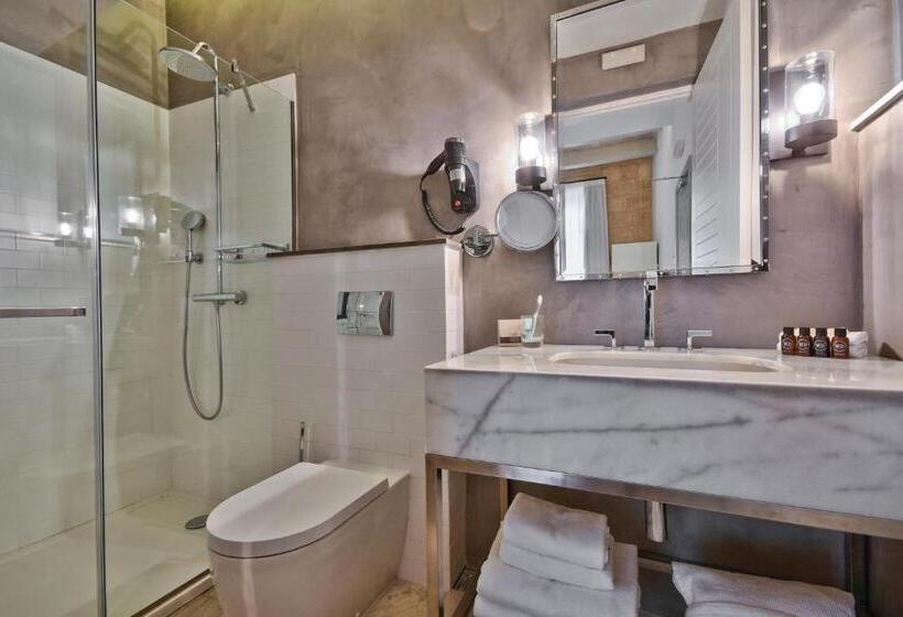 اتاق لوکس, 66 Saint Paul S & Spa