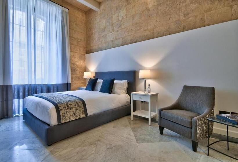 اتاق لوکس, 66 Saint Paul S & Spa