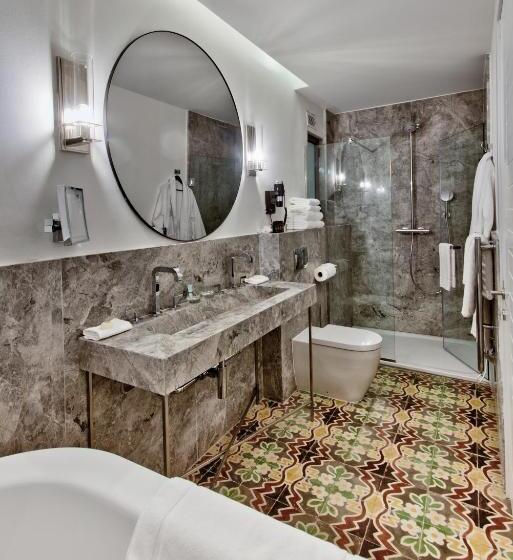 سوییت, 66 Saint Paul S & Spa