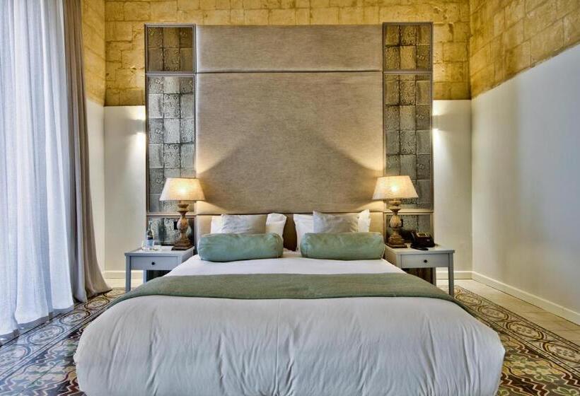 سوییت, 66 Saint Paul S & Spa