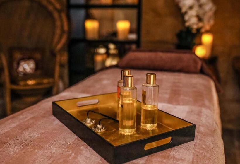 اتاق لوکس, 66 Saint Paul S & Spa