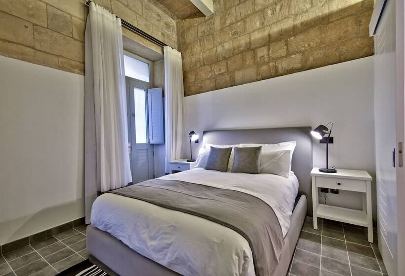 اتاق داخلی دلوکس, 66 Saint Paul S & Spa