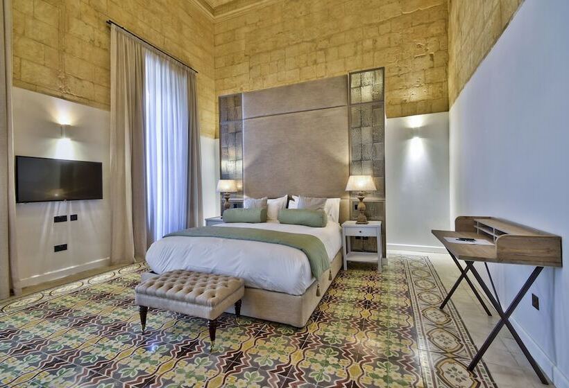 سوییت, 66 Saint Paul S & Spa