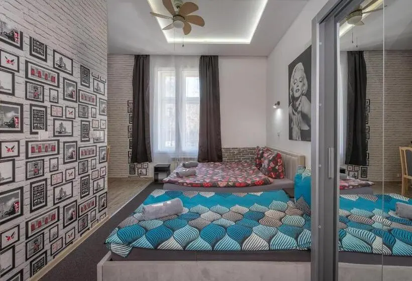 اتاق راحتی سه تخته, 70s Business Room