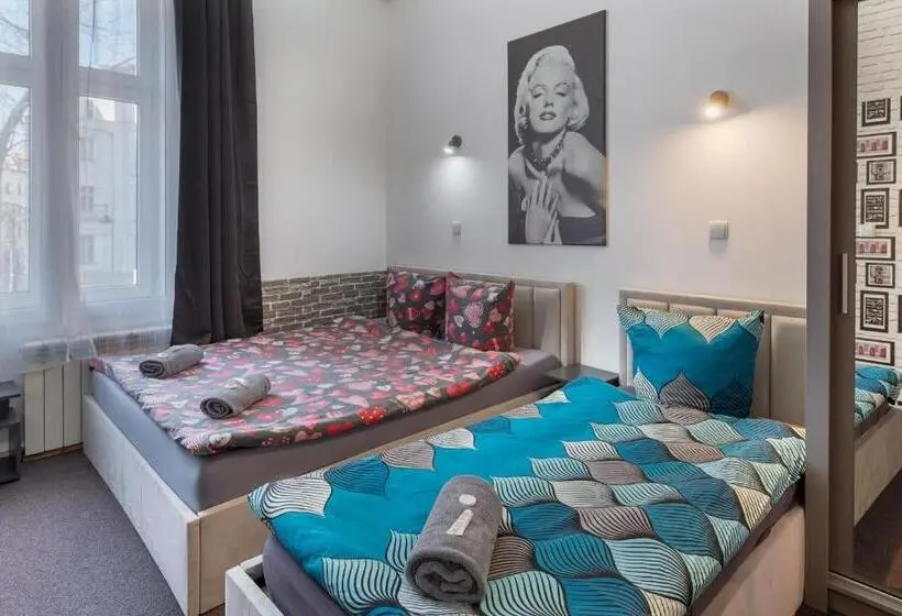 اتاق راحتی سه تخته, 70s Business Room