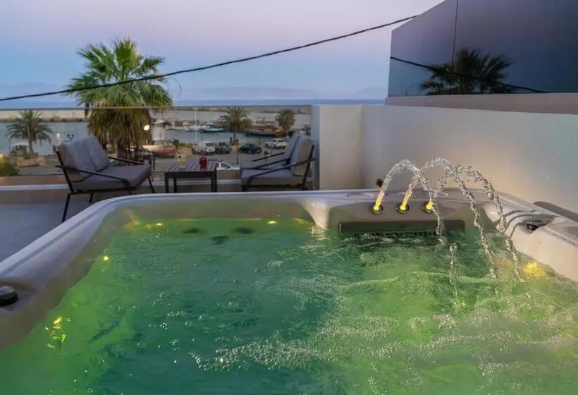 オーシャンビュースイート, Cove Luxury Suites
